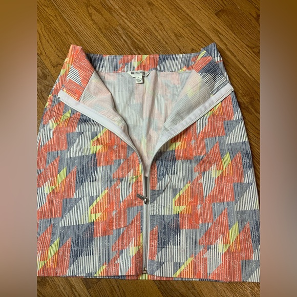 Inspired Style Geometric Abstract Print Full Front Zip Pencil Skirt - Size 4 - Picture 2 of 7